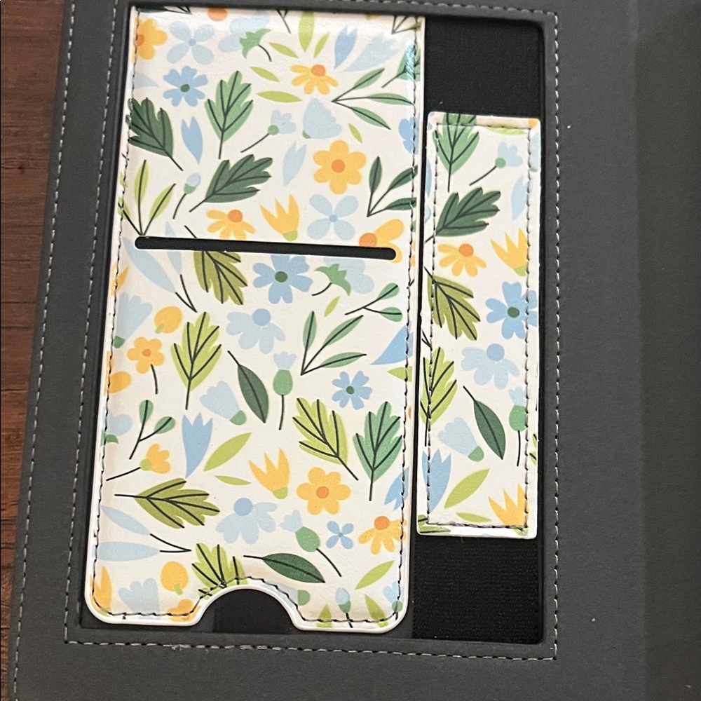 Floral Patterned Kindle Case - Picture 3 of 6